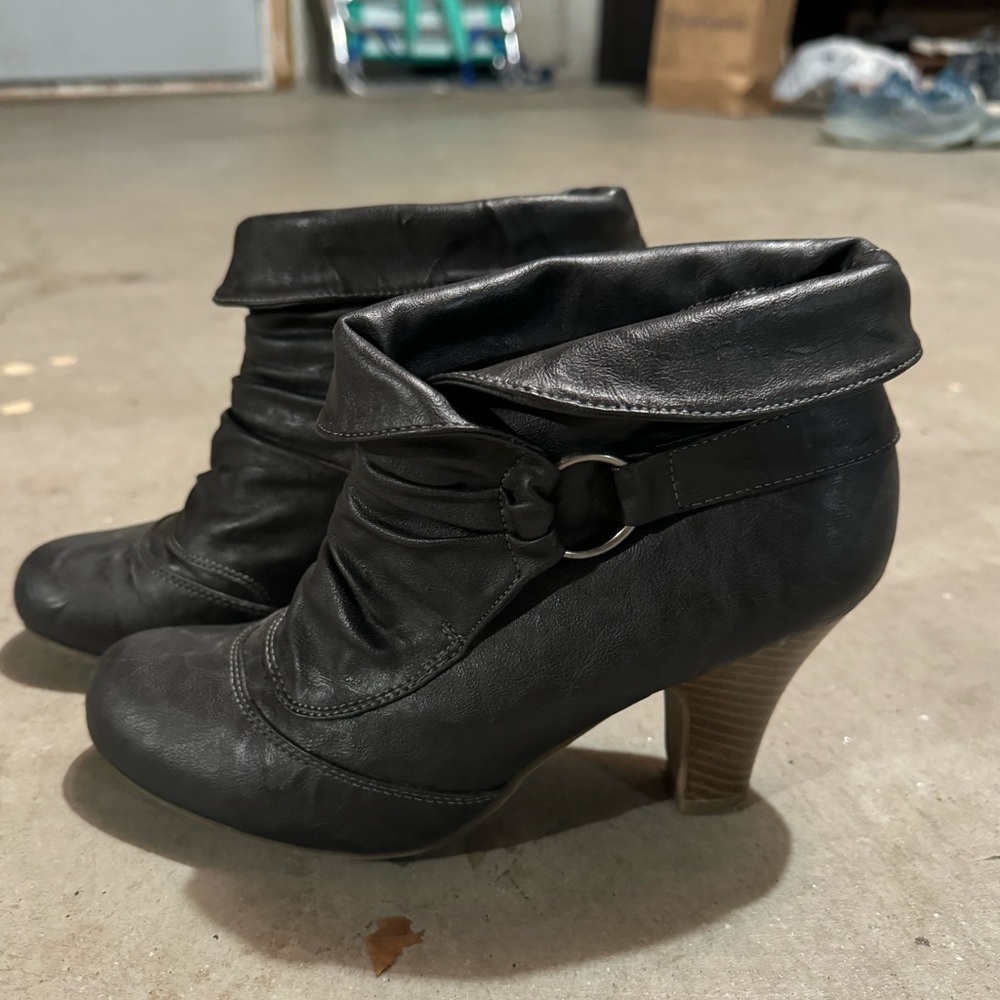 Madden Girl Ankle Booties in Gray, Size: 7